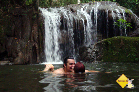Erik Pzado e Janaína Calaça. Cachoeiras da Estância Mimosa, Bonito, Mato Grosso do Sul. Imagem: Cris