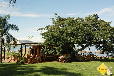 Bar à beira da Represa do Broa. Broa Golf Resort, Brotas, Sp. Imagem: Erik Pzado.