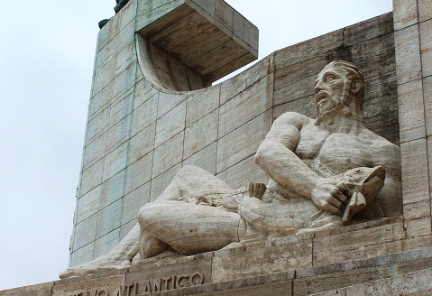 Netuno representando o Oceano Atlântico. Monumento à Bandeira, Rosário, Argentina. Imagem: Fábio Brito (Arquivo Jeguiando)