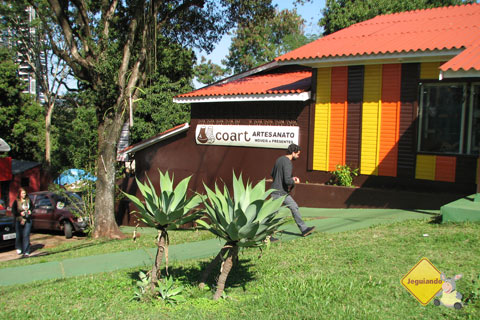 COART (Cooperativa de Artesanato) reúne peças produzidas por locais em Foz do Iguaçu. Imagem: Janaína Calaça