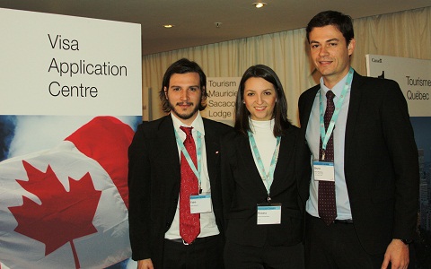 Fábio, Rosana e Bruno, representantes do VAC no Showcase Canadá Brasil 2011. Imagem: Janaína Calaça
