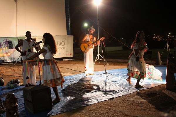 Apresentação de música barranqueira em Buritizeiro, MG. Imagem: Janaína Calaça