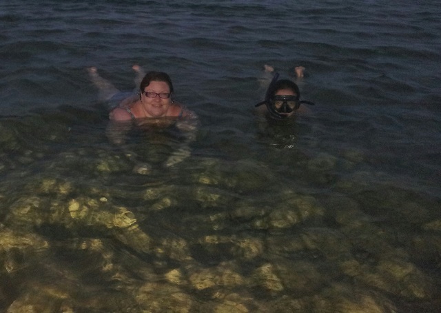 Eu e Lorena durante um mergulho livre na Praia de Taipu de Fora. Imagem: Jeguiando