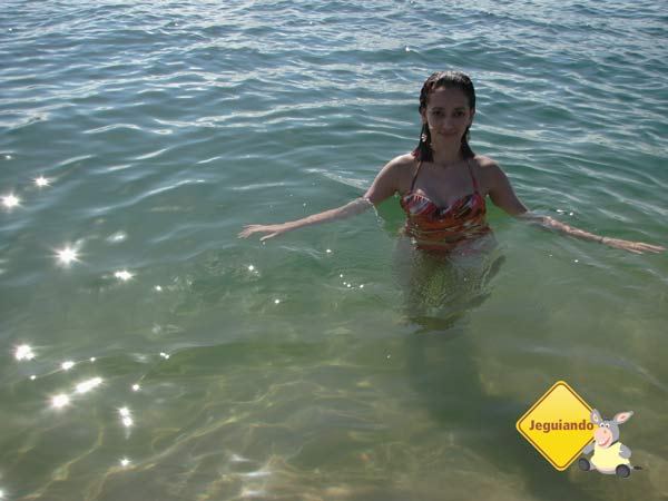 Lorena, minha companheira nesta viagem, na Ilha de Campinhos. Baía de Camamu, Bahia. Imagem: Janaina Calaça