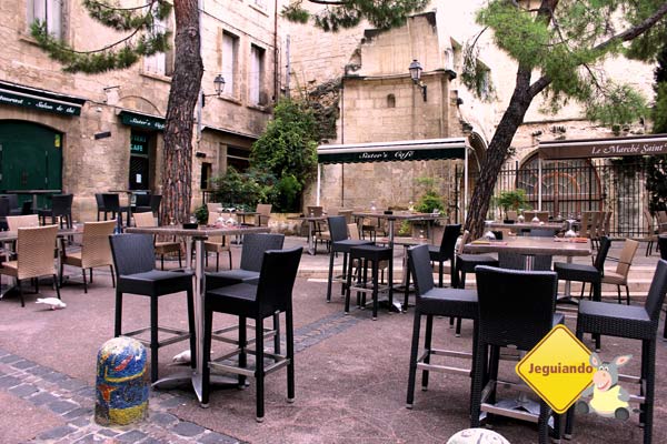 Tomar um café em uma das charmosas cafeterias de Montpellier é uma dica para aproveitar o passeio pelo centro. Imagem: Janaína Calaça