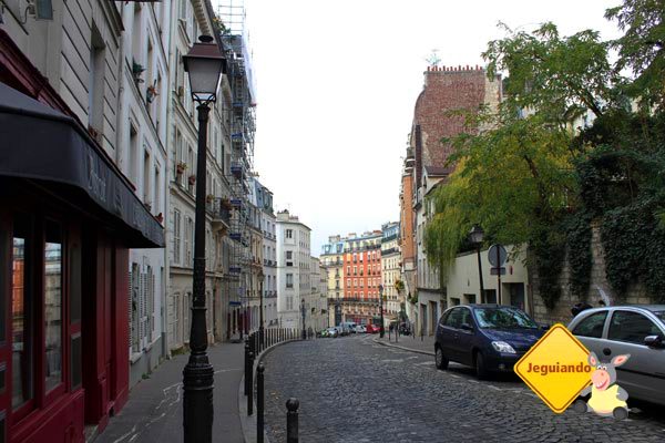 Subindo Montmartre. Imagem: Janaína Calaça