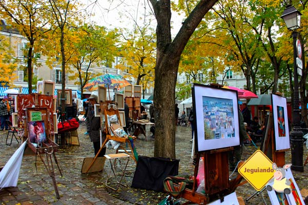 Artistas locais vendem seus trabalhos nas ruasboêmias de Montmartre. Imagem: Janaína Calaça