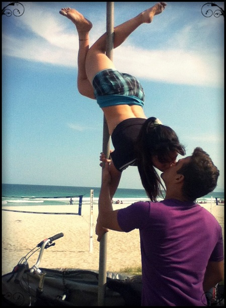 Rafael Silveira fez esta foto ao lado de sua namorada na Praia da Barra, em sua primeira viagem ao Rio de Janeiro