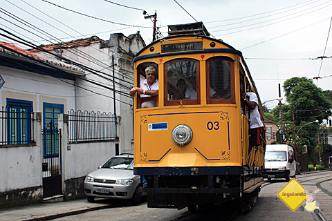 Bondinho subindo as ruas de Santa Tereza. Rio de Janeiro. Imagem? Erik Pzado.