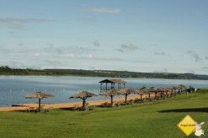 Represa do Broa e sua prainha. Broa Golf Resort, Brotas, SP. Imagem: Erik Pzado.