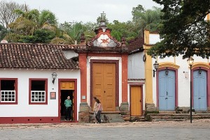 Largo das Forras, centro histórico de Tiradentes, MG. Imagem: Erik Pzado