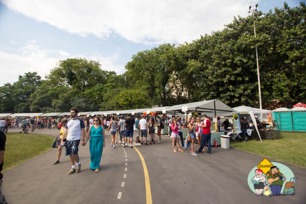 Comida na praça. Imagem: Erik Araújo