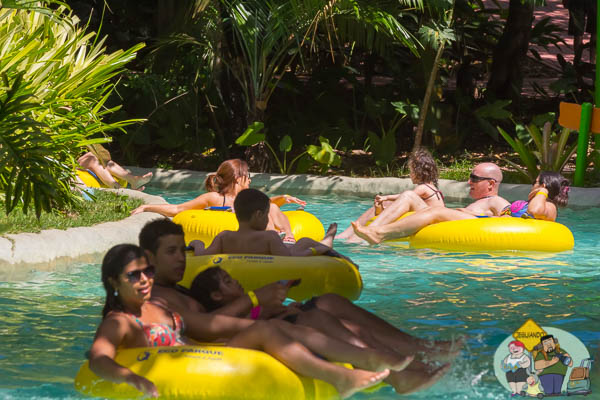 Rio preguiçoso que circunda o parque. Imagem: Erik Araújo