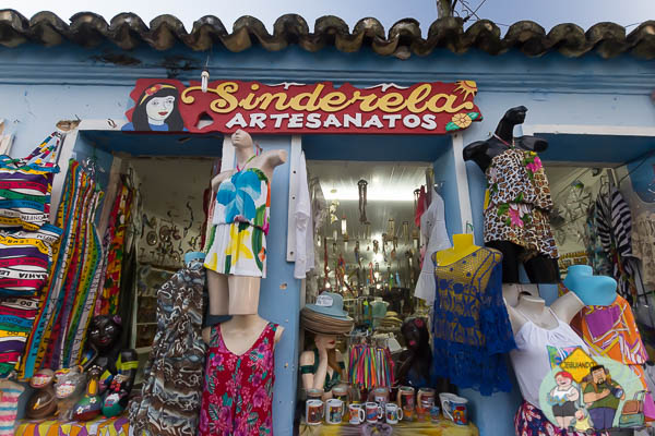 Loja "Sinderela" em Arraial d'Ajuda. Imagem: Erik Araújo