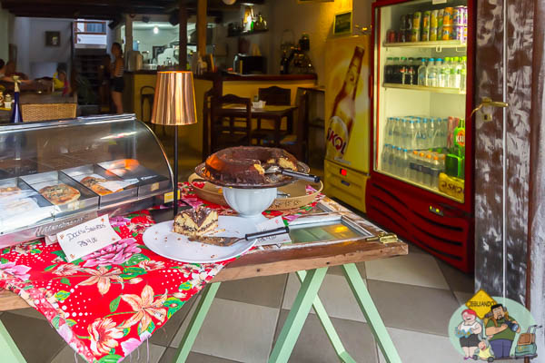 Um dos cafés da praça. Imagem: Erik Araújo