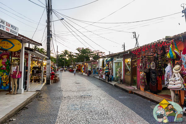 Lojinhas em Arraial d'Ajuda. Imagem: Erik Araújo
